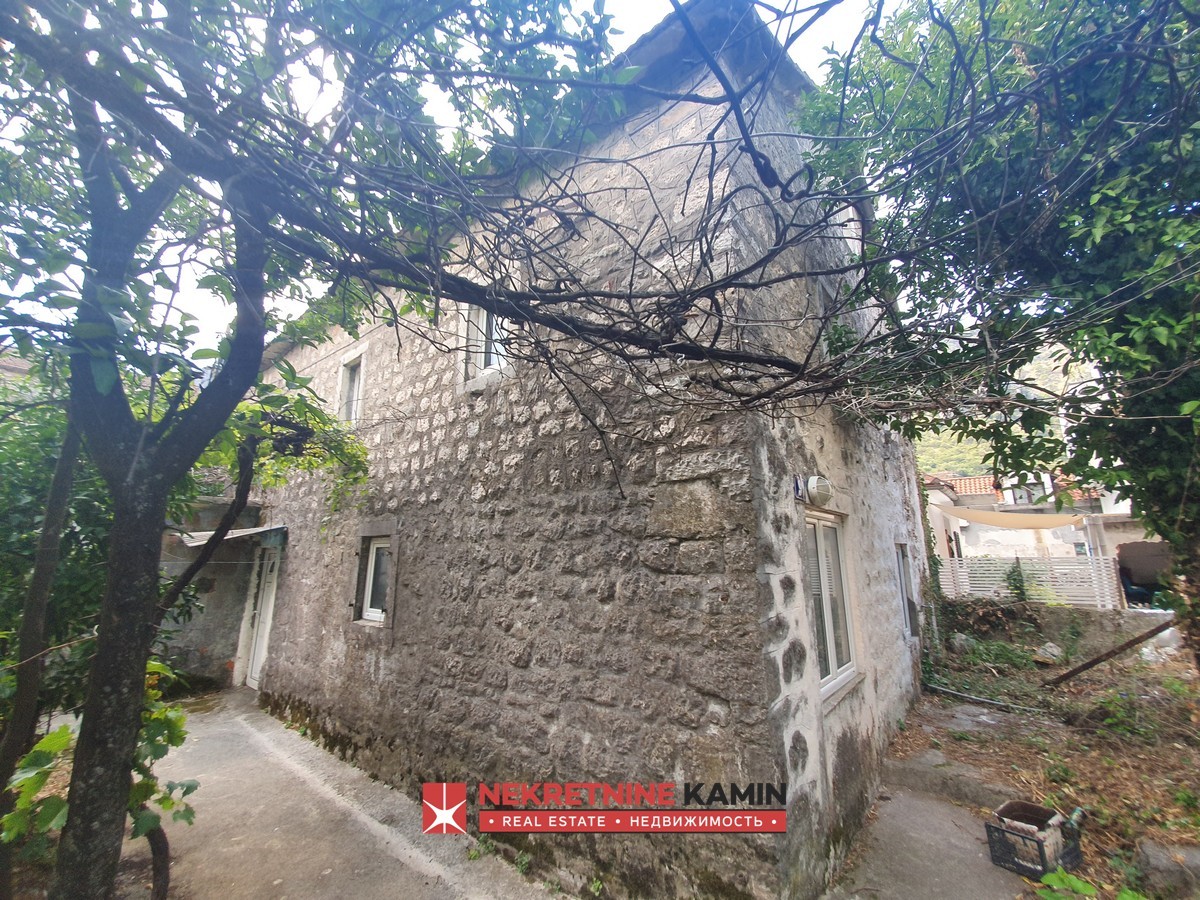 Skaljari, Kotor'da satılık eski taş ev - harabe